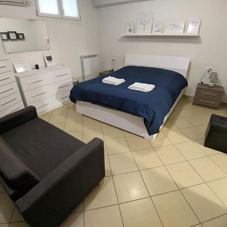 Large House 3 Floors City 'N Sea Vitinia Exterior photo